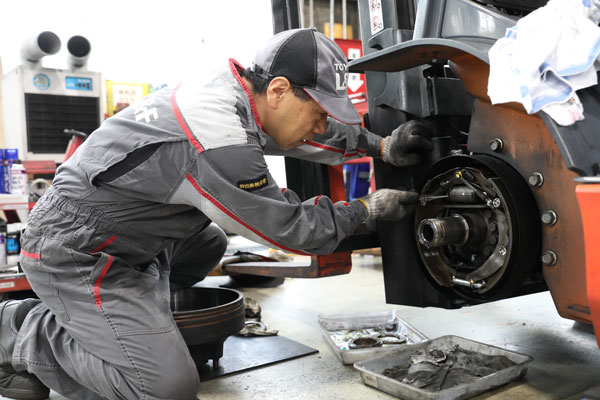 ブレーキ分解作業